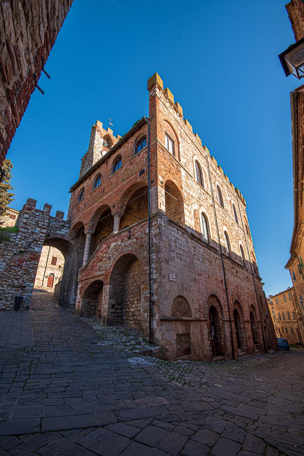 Borgo medievale di Suvereto in Toscana
